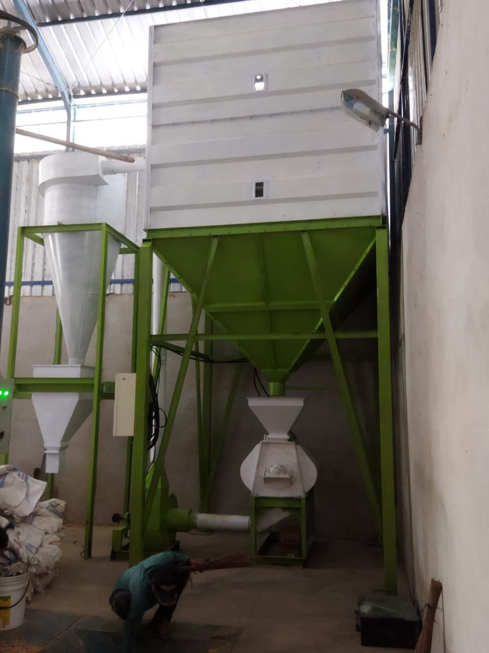 Hammer Mill with Silo System